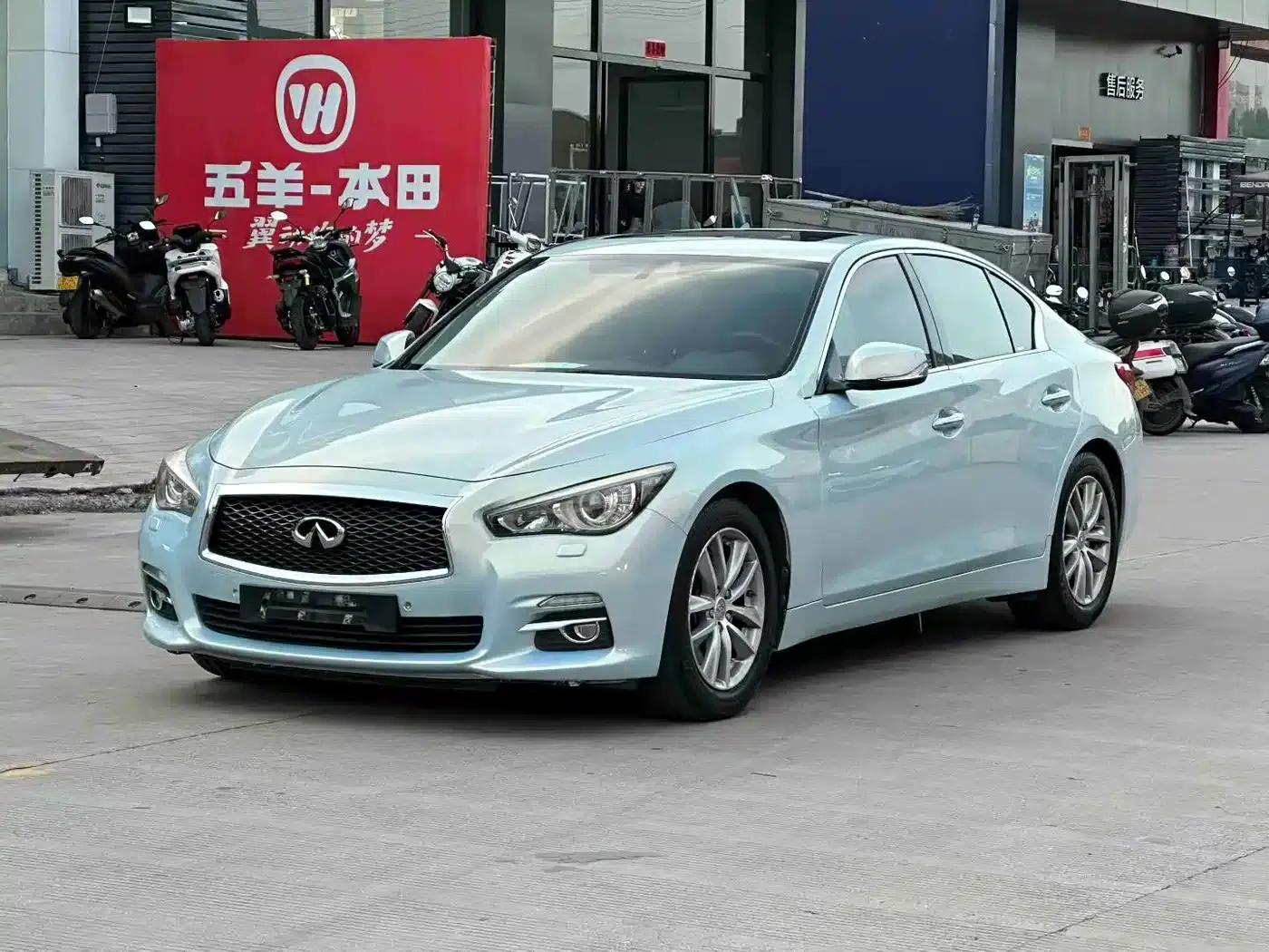 Infiniti Q50 2014 3.7L Luxury Edition — миниатюра 1
