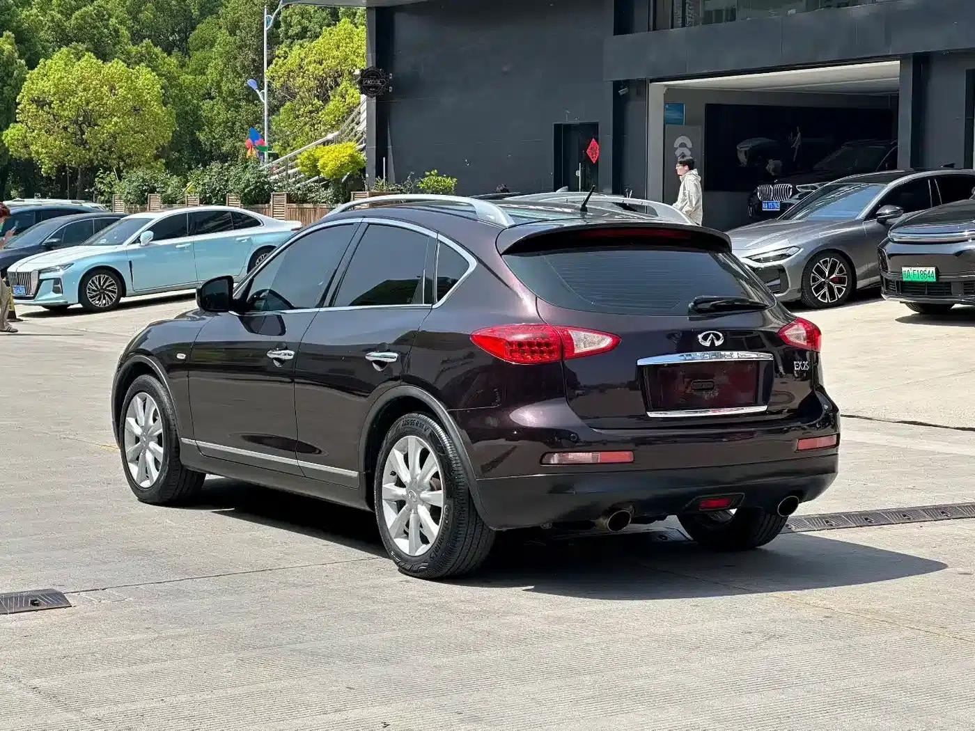 Infiniti EX 2010 EX25 Premium Edition — миниатюра 6