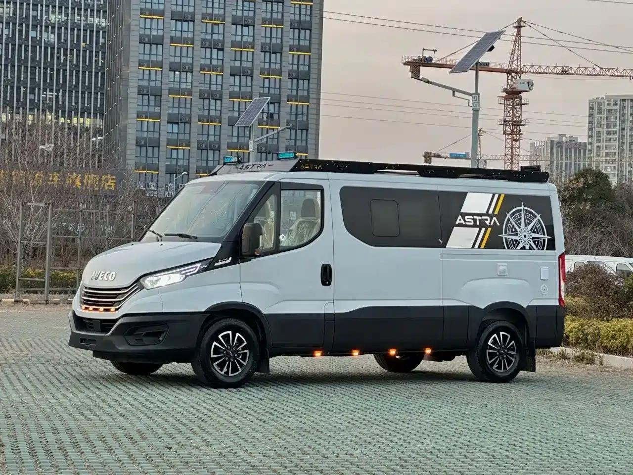Astra Campervan 2023 3.0T Diesel — миниатюра 1