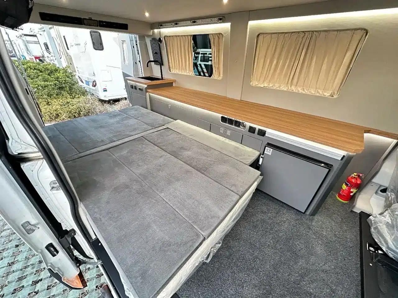 Astra Campervan 2023 3.0T Diesel — миниатюра 7