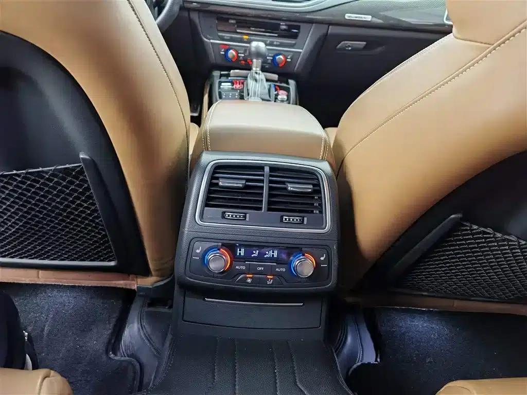 2016 Audi RS 7 RS 7 4.0T Sportback — миниатюра 14