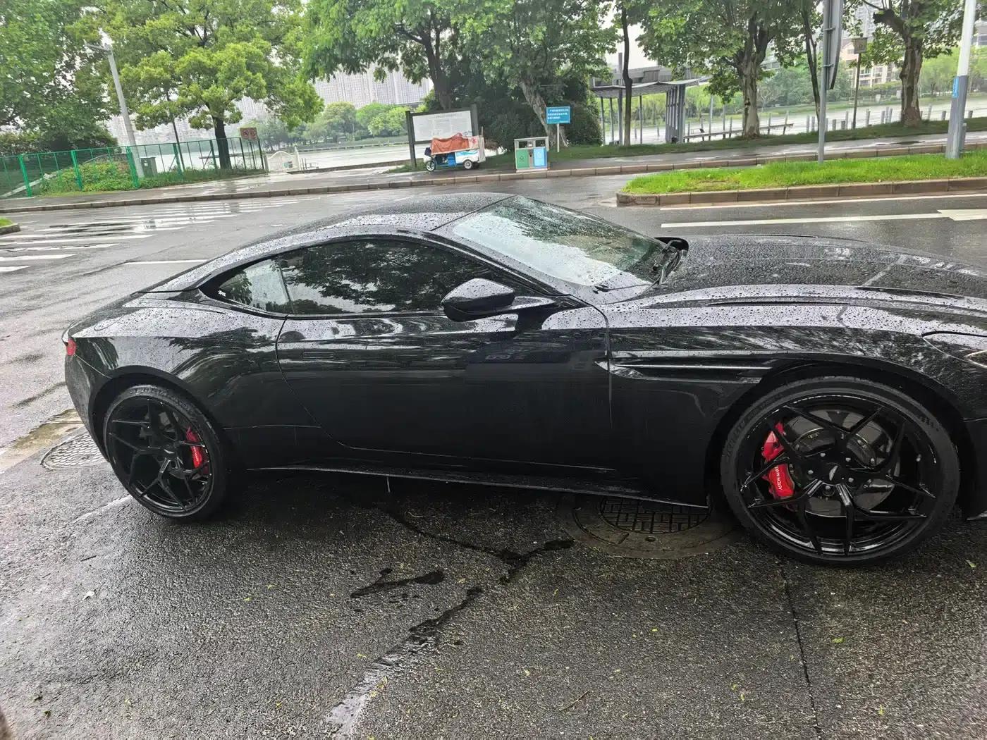 Aston Martin DB11 2019 4.0T V8 Coupe — миниатюра 3