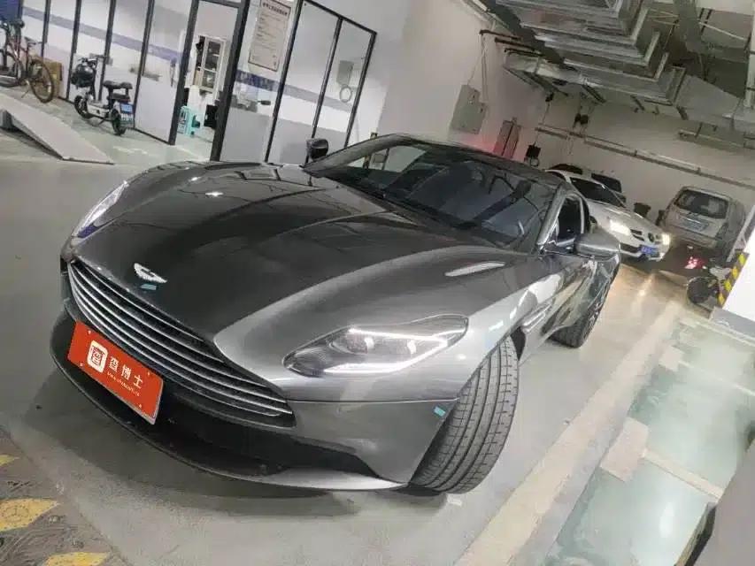 Aston Martin DB11 2019 4.0T V8 Coupe — миниатюра 1