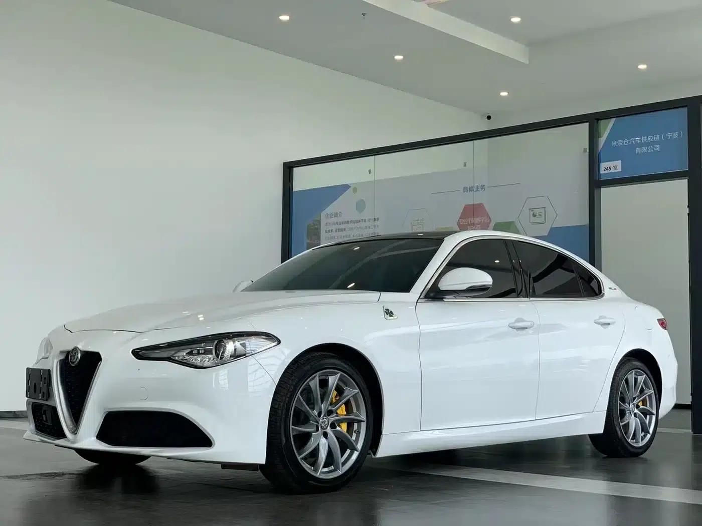 Giulia Juliet 2017 2.0T 280HP Luxury Edition — миниатюра 1