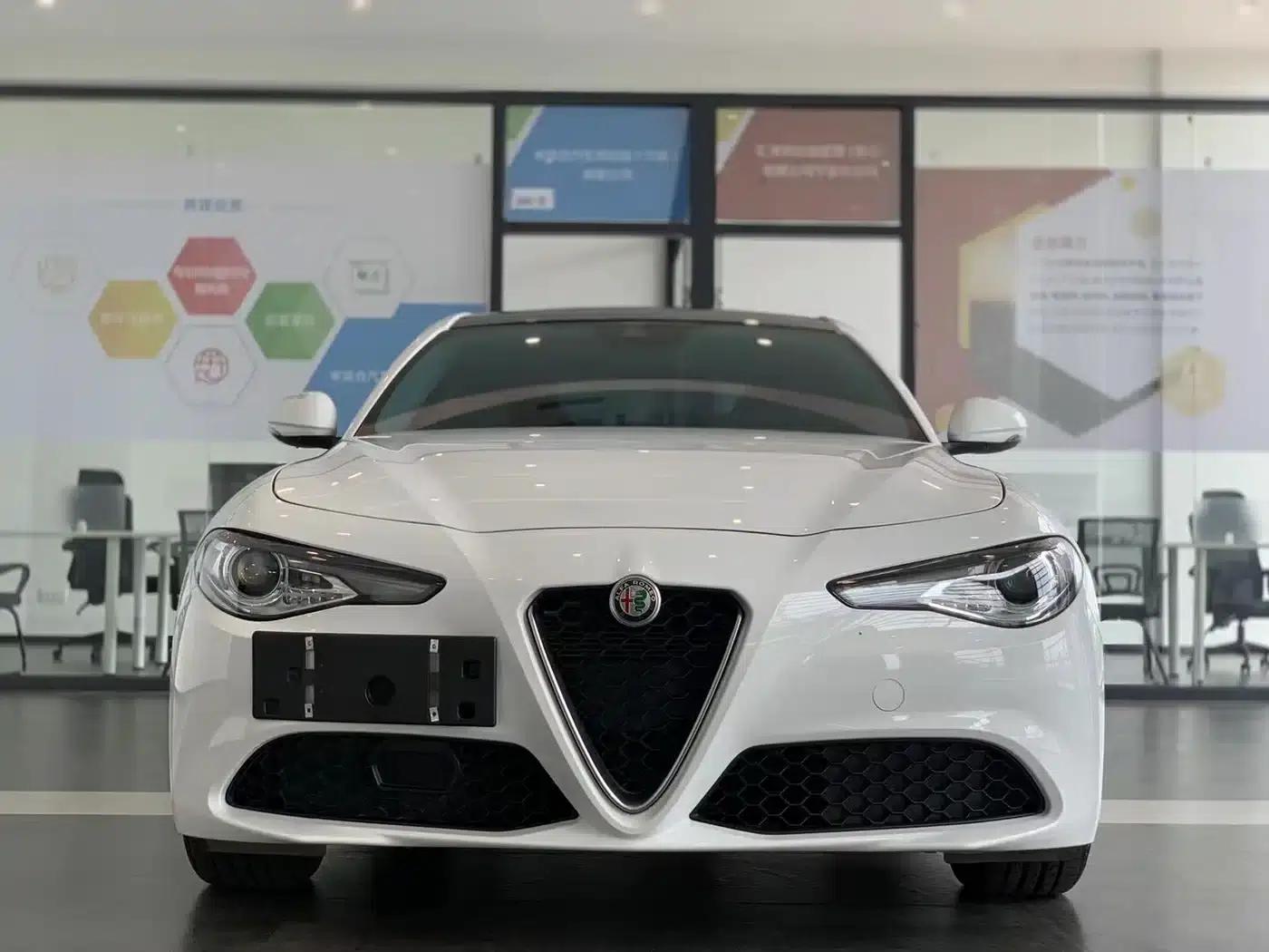 Giulia Juliet 2017 2.0T 280HP Luxury Edition — миниатюра 2