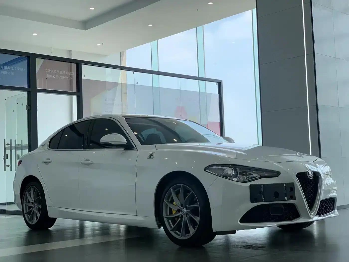 Giulia Juliet 2017 2.0T 280HP Luxury Edition — миниатюра 3