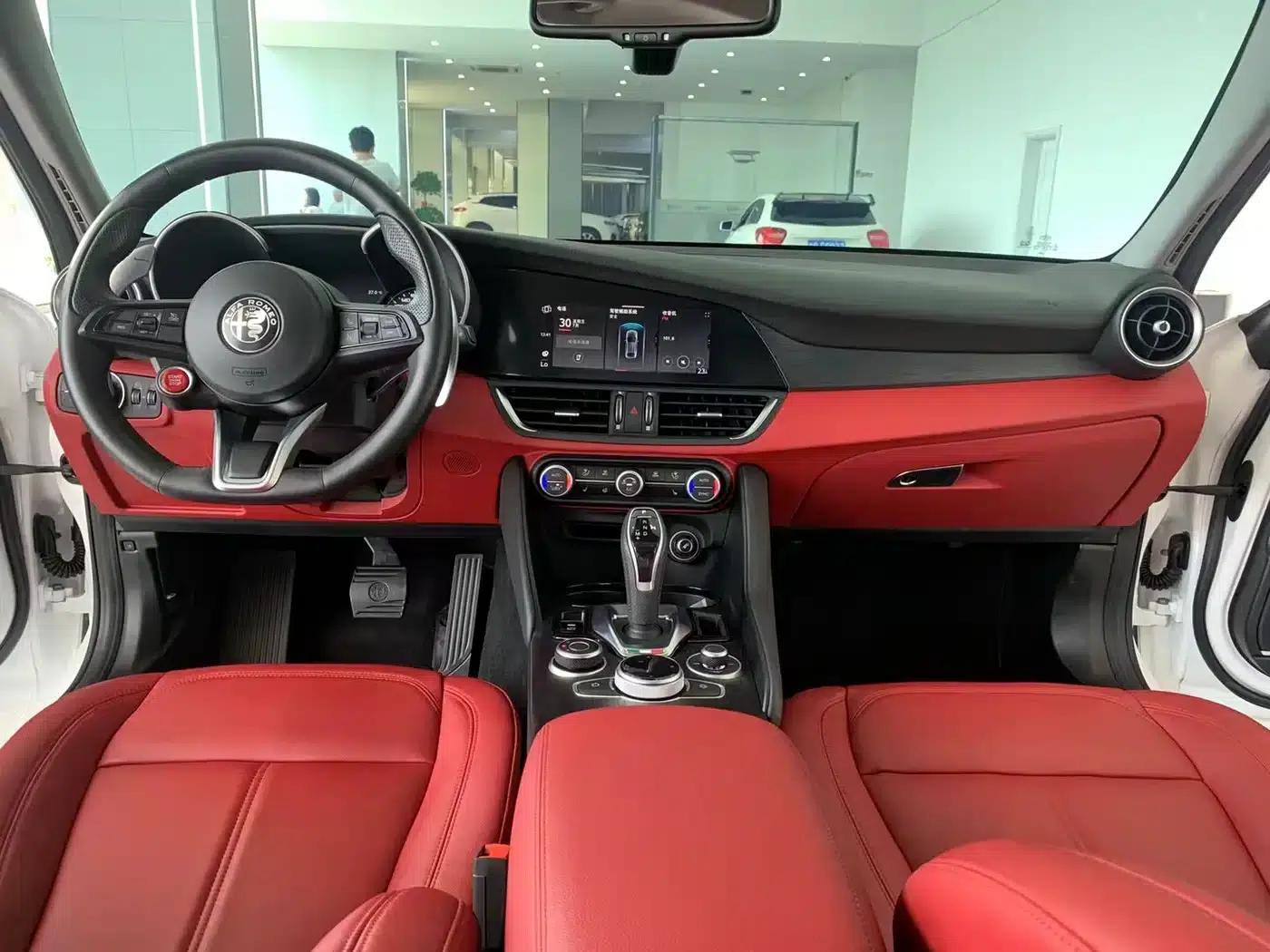 Giulia Juliet 2017 2.0T 280HP Luxury Edition — миниатюра 5