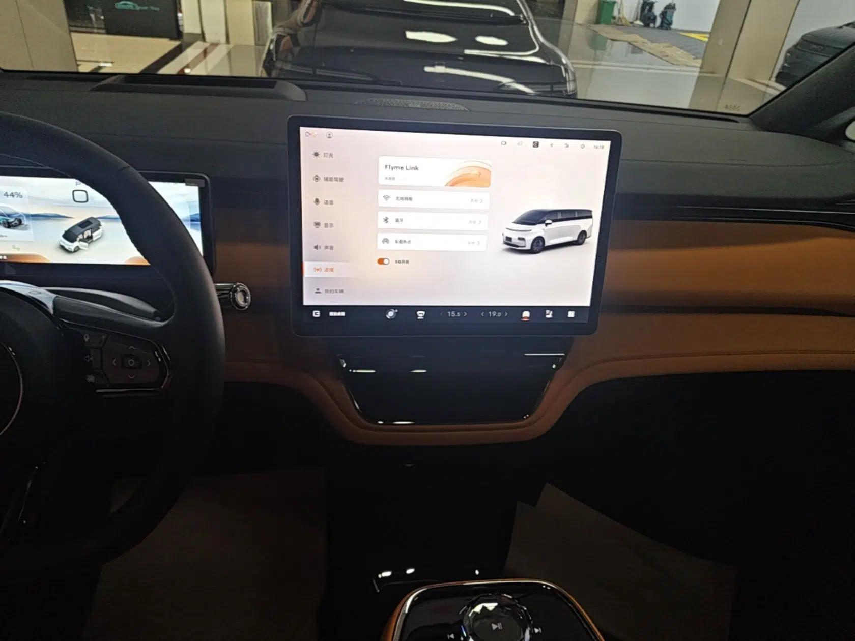 Geely Galaxy LEVC L380 2025 805 km Flagship Version All-Wheel Drive — миниатюра 16
