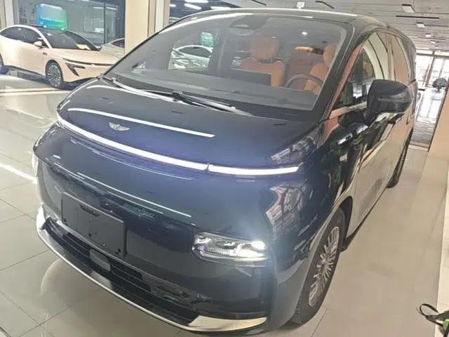 Geely Galaxy LEVC L380 2025 805 km Flagship Version All-Wheel Drive