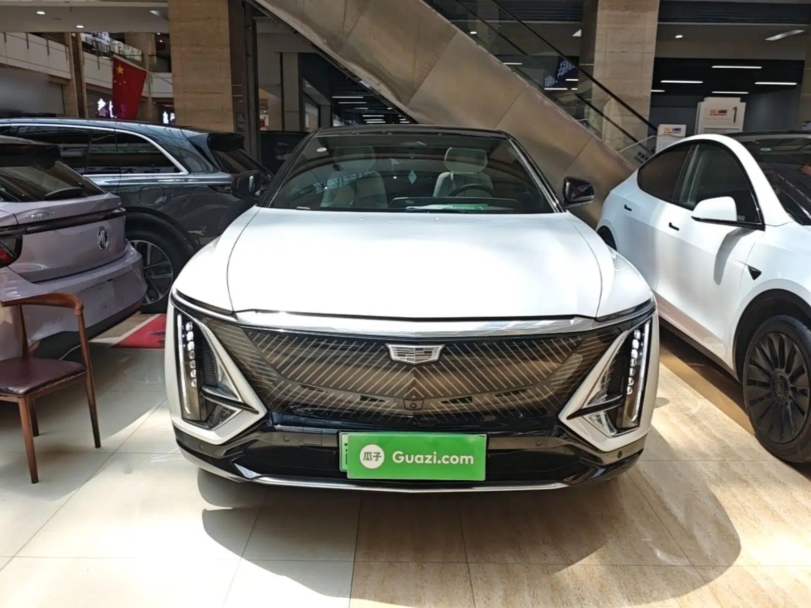 Cadillac LYRIQ 2024 Rear-Drive Standard Range Luxury Edition — миниатюра 2