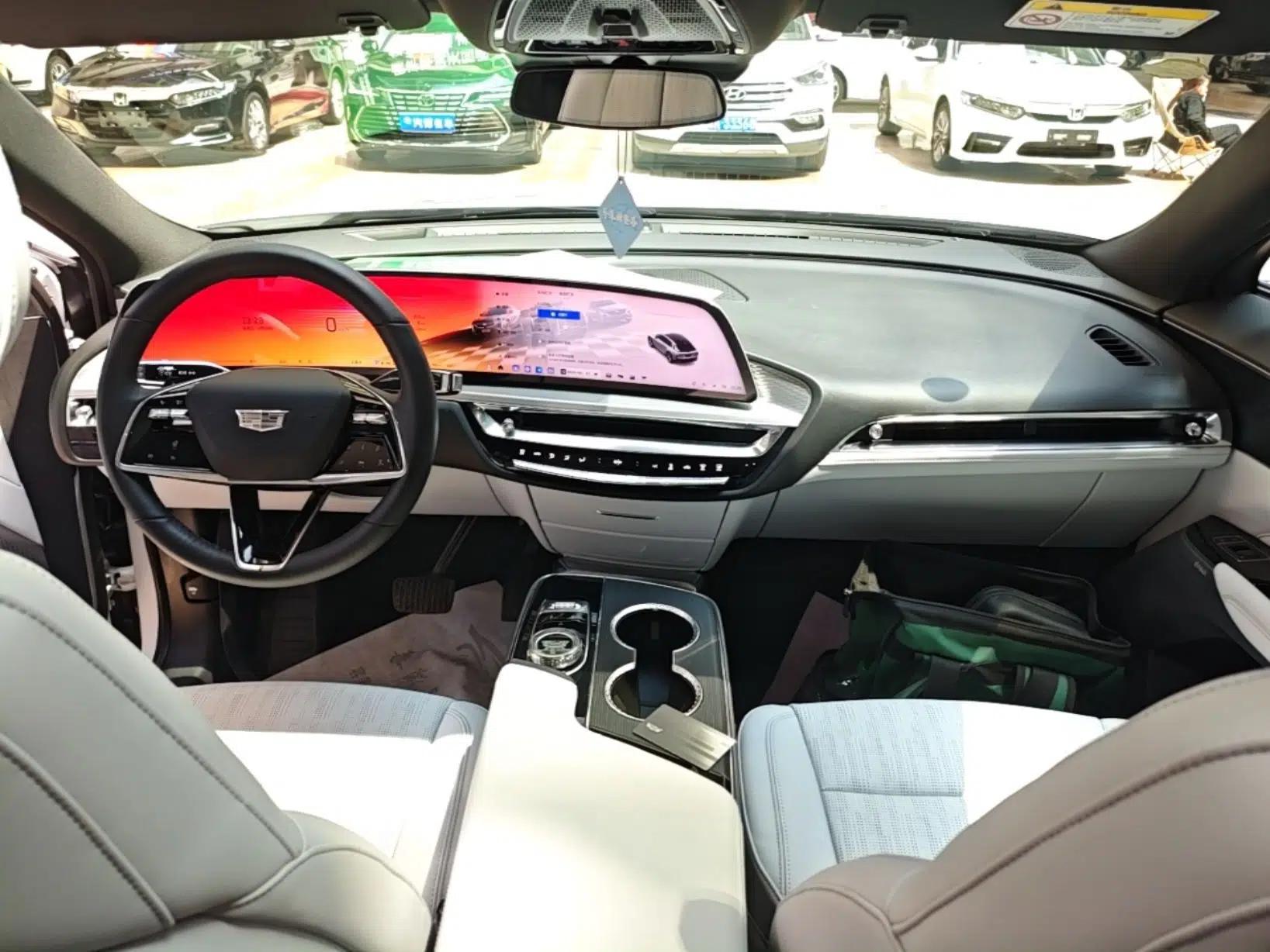 Cadillac LYRIQ 2024 Rear-Drive Standard Range Luxury Edition — миниатюра 13