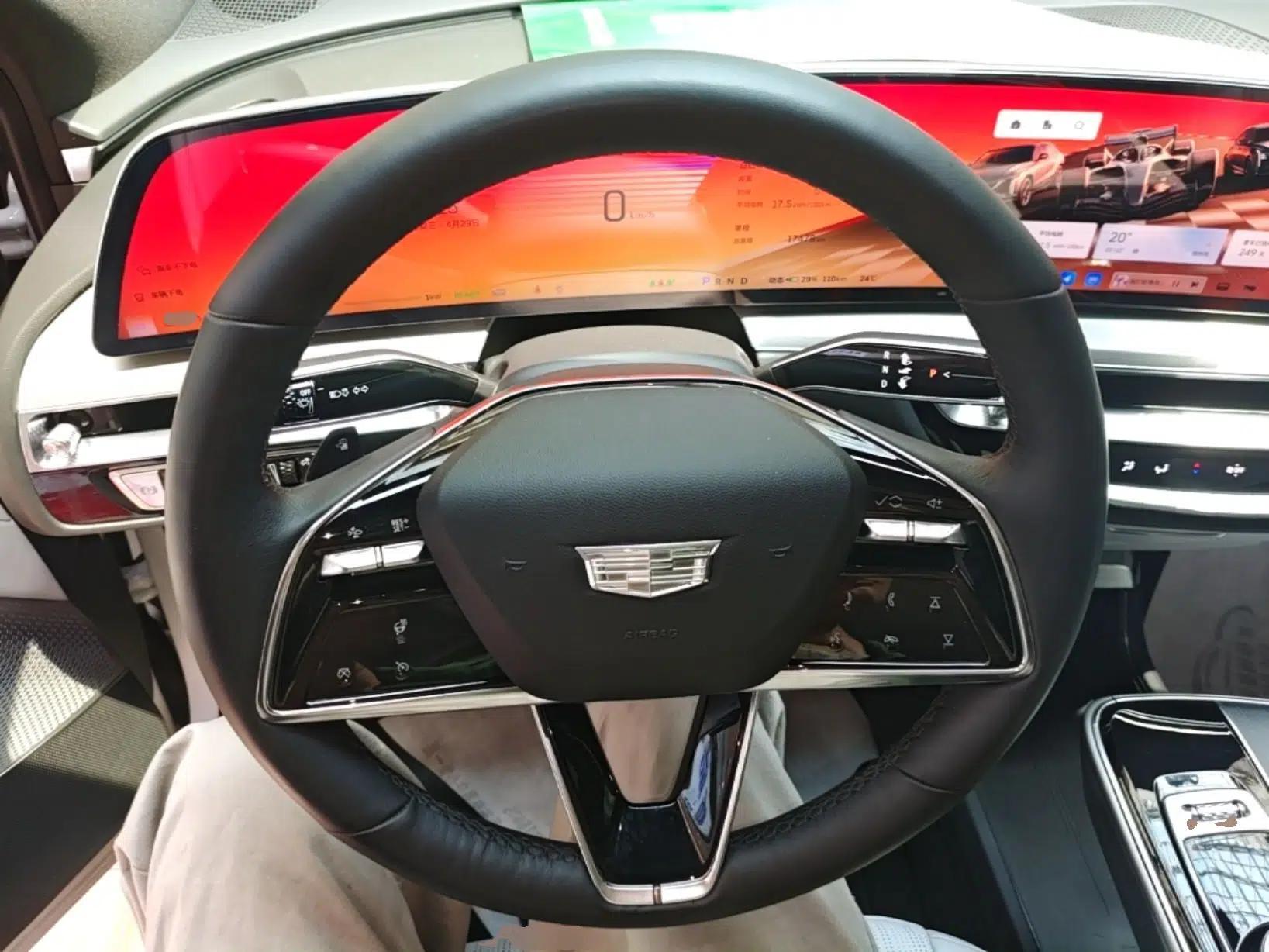 Cadillac LYRIQ 2024 Rear-Drive Standard Range Luxury Edition — миниатюра 14