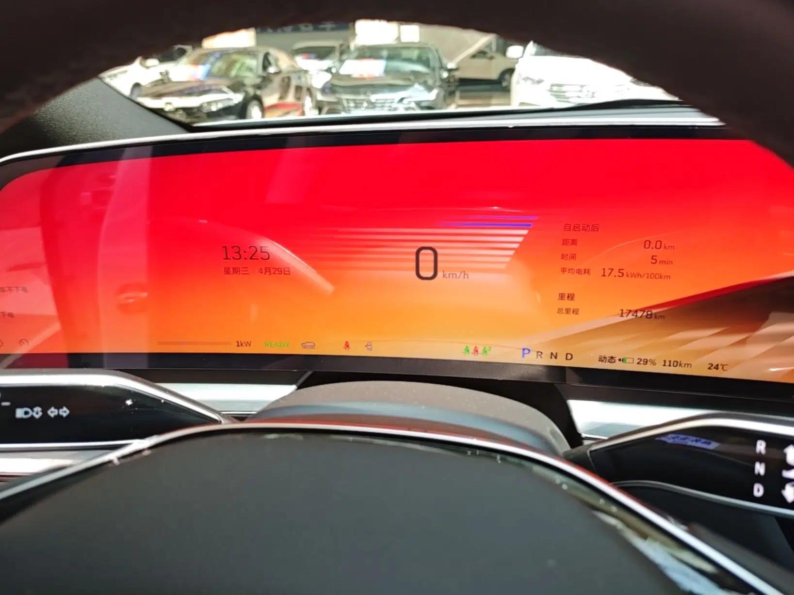 Cadillac LYRIQ 2024 Rear-Drive Standard Range Luxury Edition — миниатюра 15