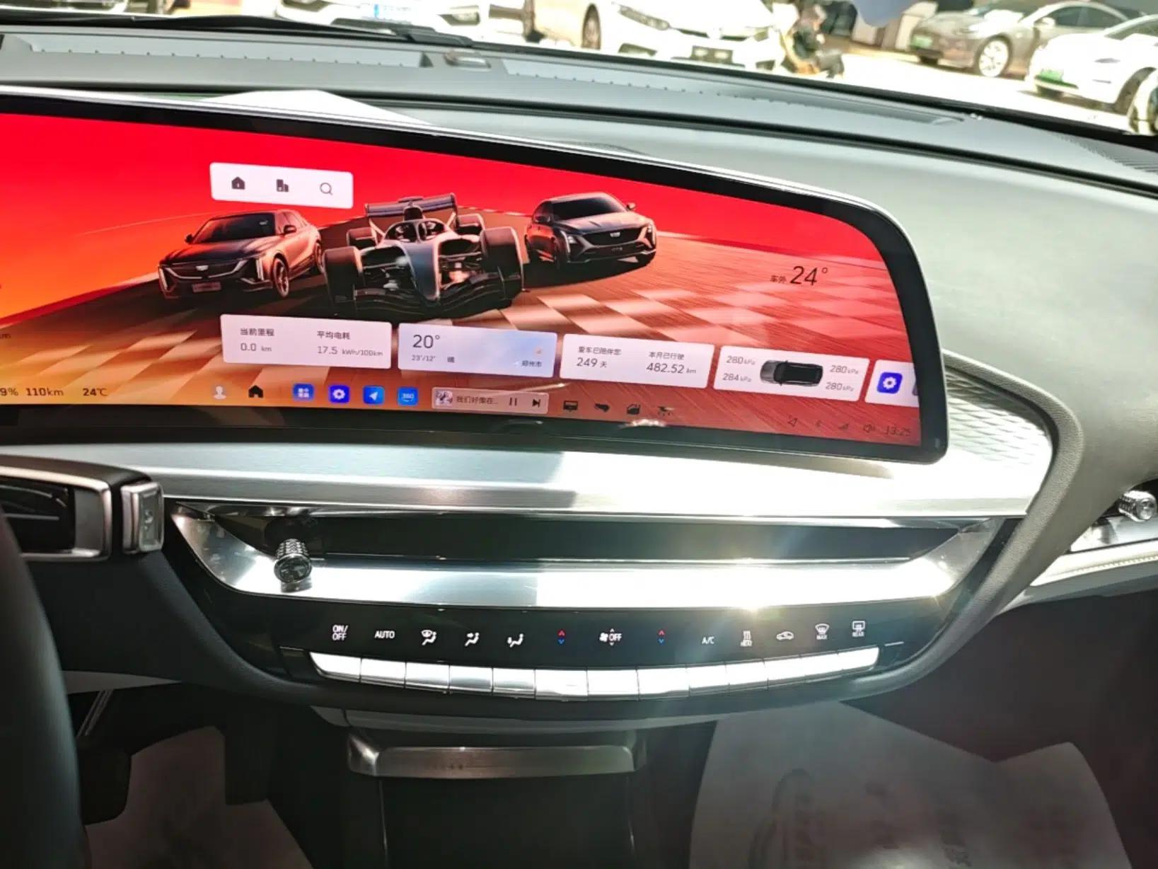 Cadillac LYRIQ 2024 Rear-Drive Standard Range Luxury Edition — миниатюра 16