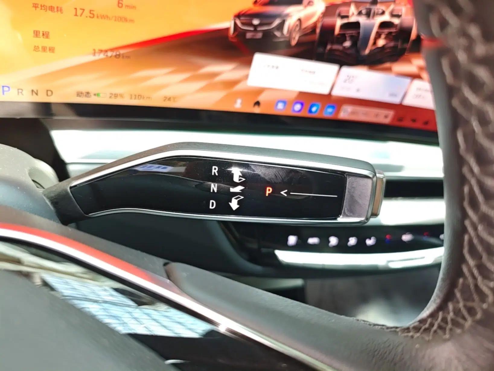 Cadillac LYRIQ 2024 Rear-Drive Standard Range Luxury Edition — миниатюра 17