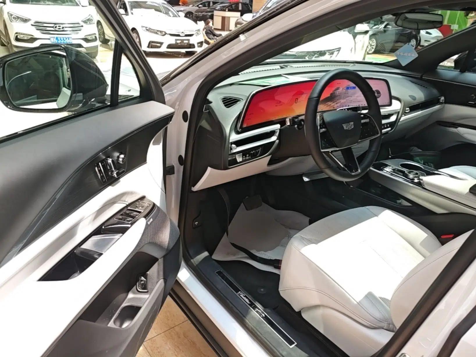 Cadillac LYRIQ 2024 Rear-Drive Standard Range Luxury Edition — миниатюра 19