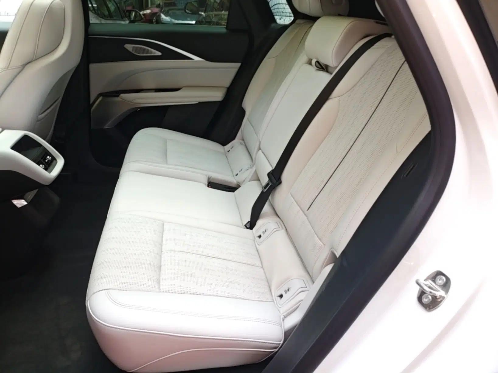Cadillac LYRIQ 2024 Rear-Drive Standard Range Luxury Edition — миниатюра 20