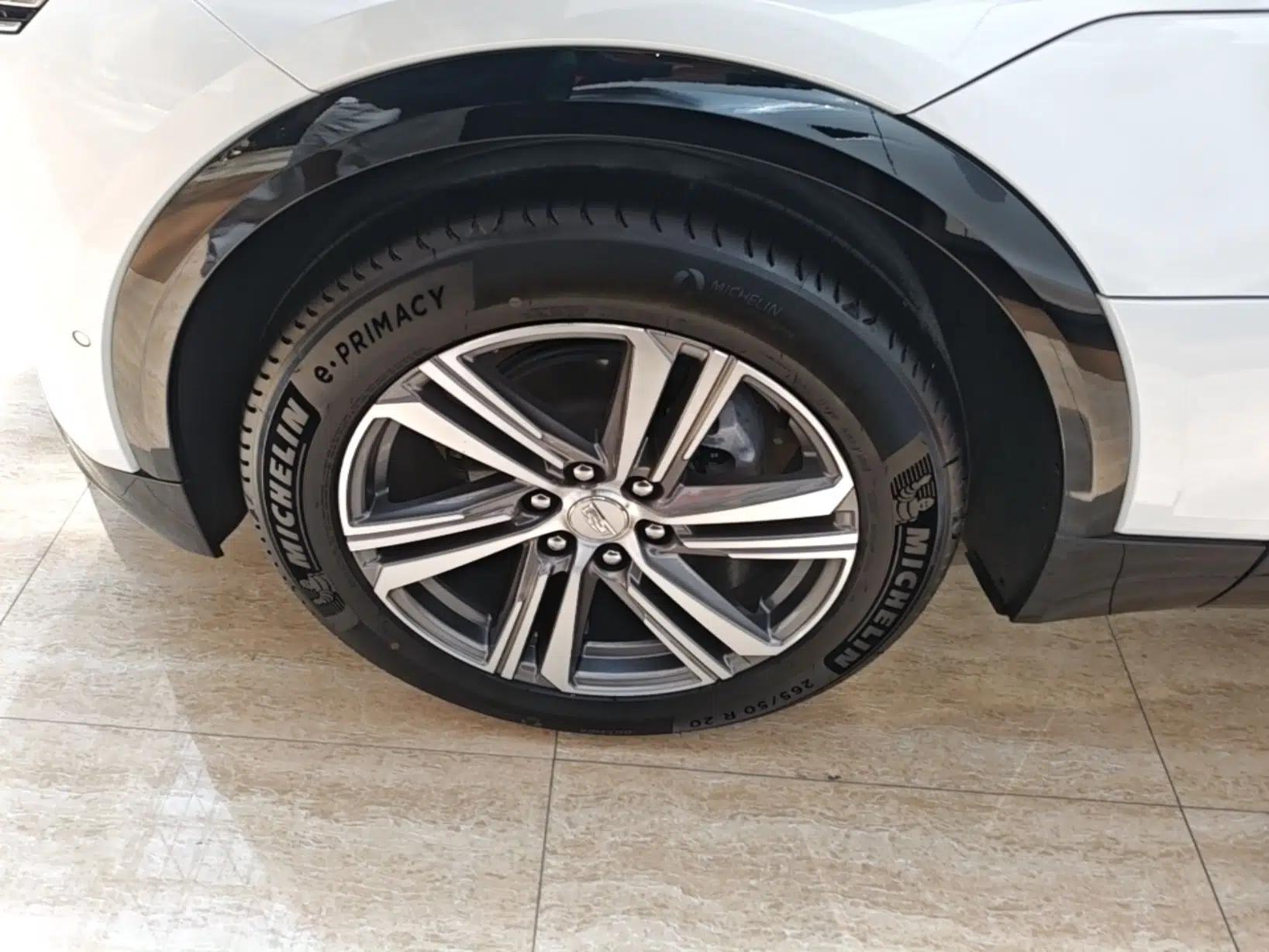 Cadillac LYRIQ 2024 Rear-Drive Standard Range Luxury Edition — миниатюра 8