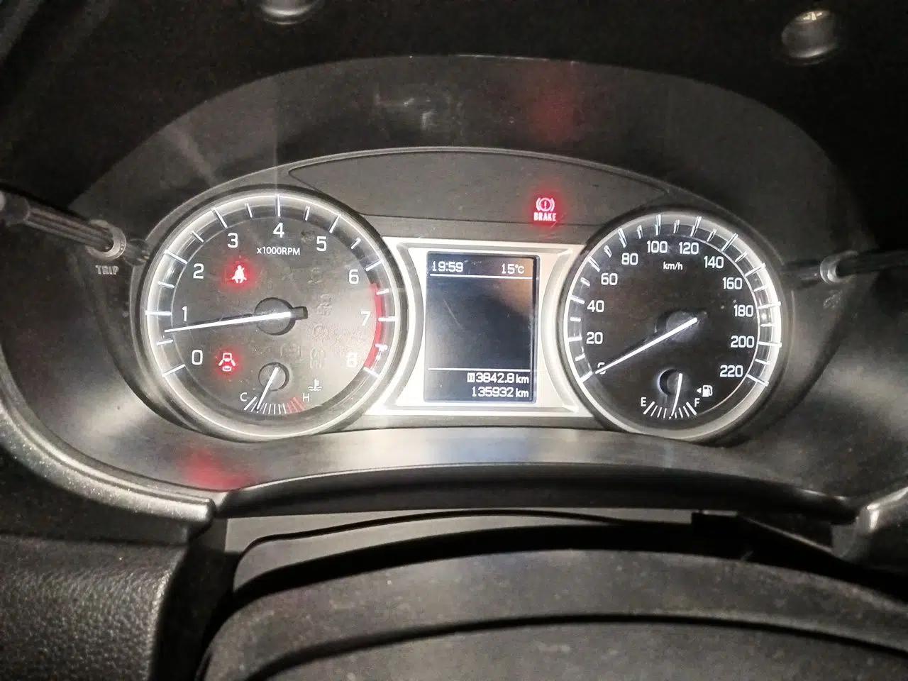 Suzuki Vitara 2016 1.6L Manual Two-Wheel Drive Entry-Level Trim — миниатюра 12