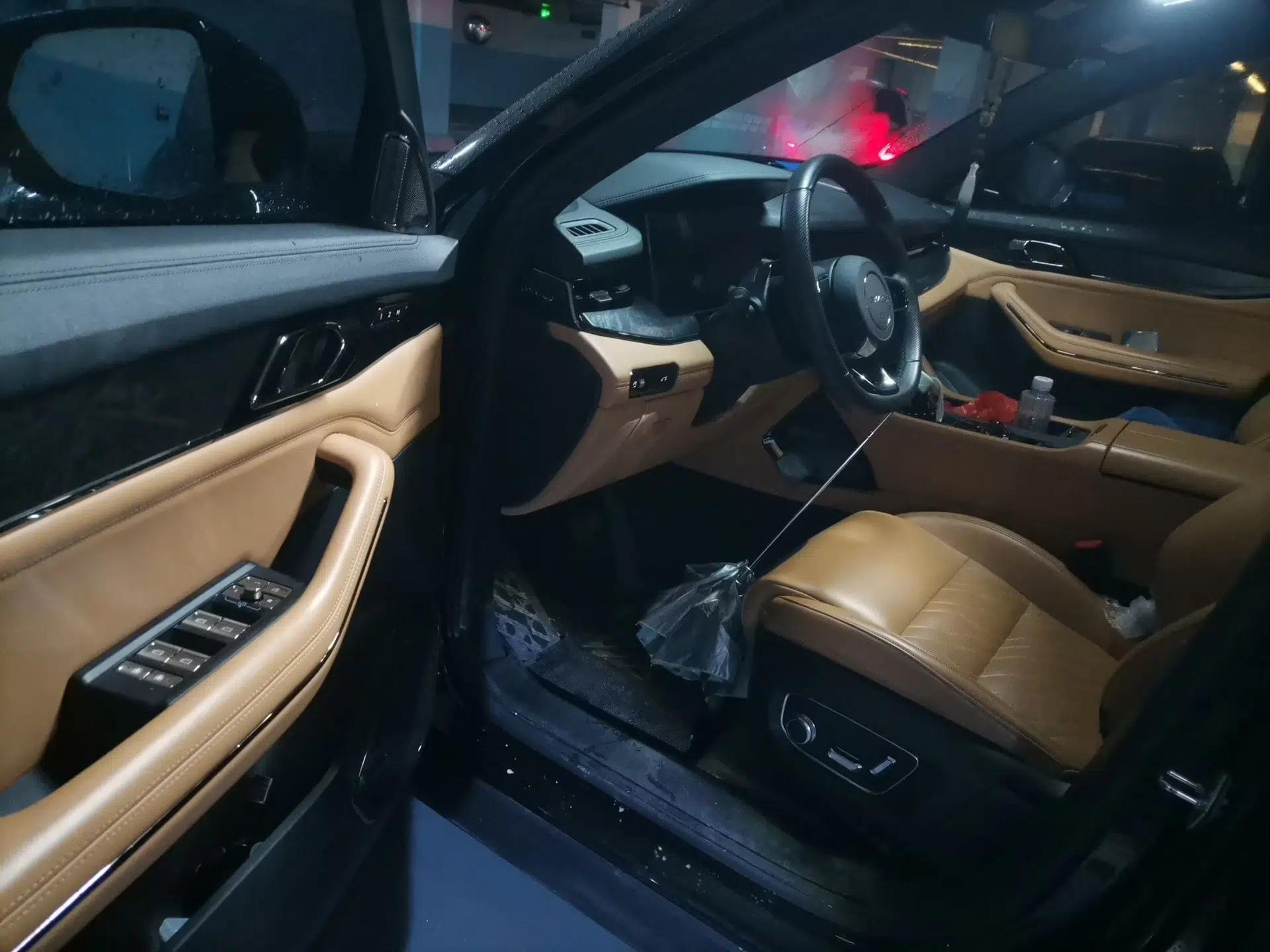 Lynk & Co 09 2021 2.0T Halo Six-Seater — миниатюра 17