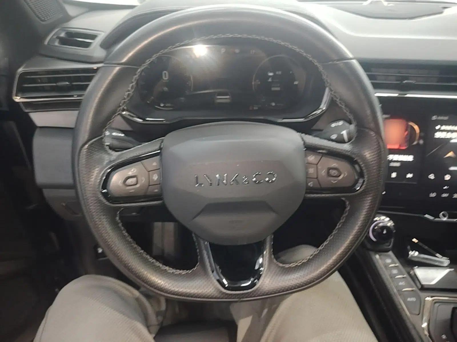 Lynk & Co 01 EM-P 2022 1.5TD PHEV Plus — миниатюра 14