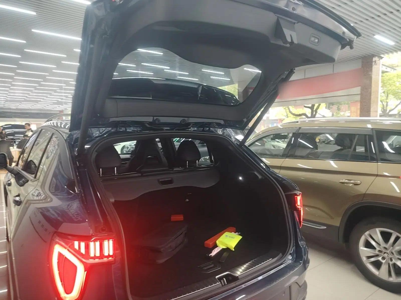 Lynk & Co 01 EM-P 2022 1.5TD PHEV Plus — миниатюра 22