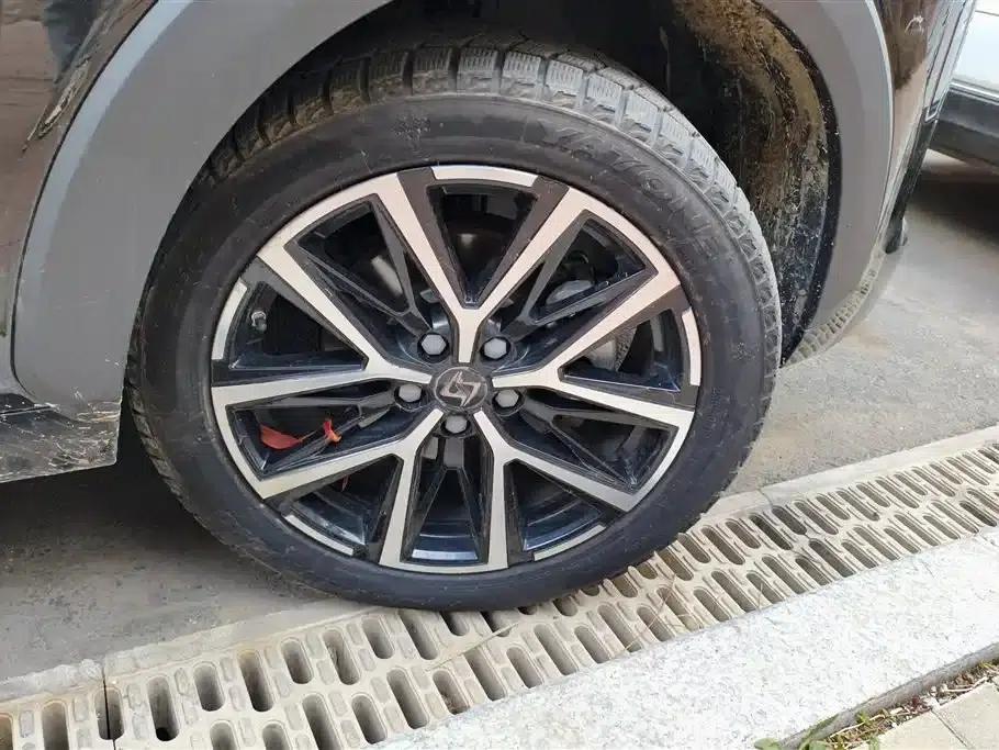 Sihao X8 PLUS 2023 1.5TGDI DCT Smart Edition 6-seater — миниатюра 6