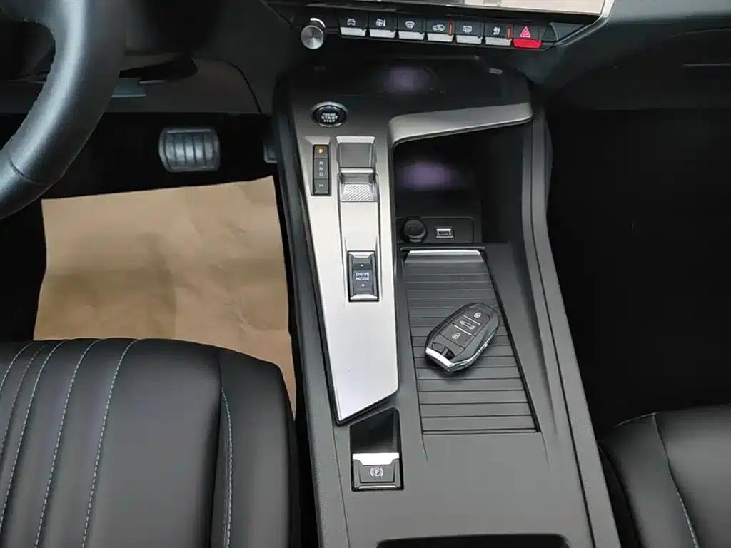 Peugeot 408X 2023 Charm Edition — миниатюра 14
