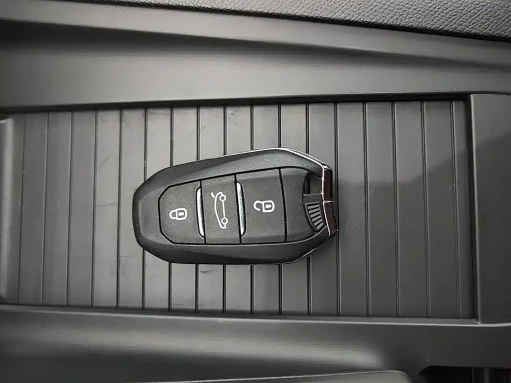 Peugeot 408X 2023 Charm Edition — миниатюра 9