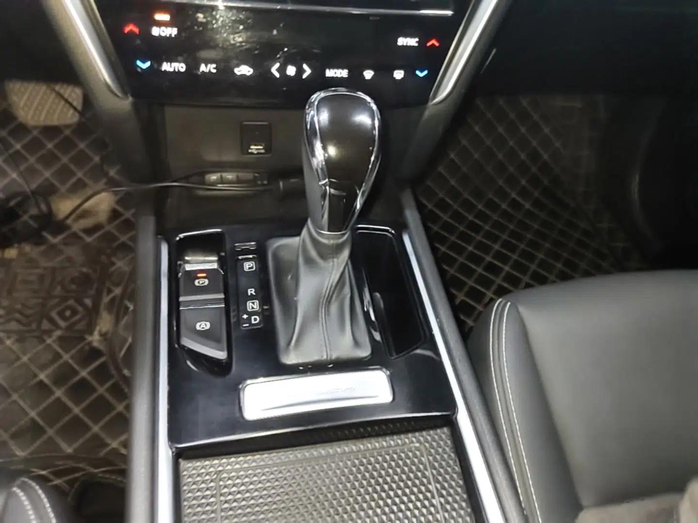 Venucia T90 2020 2.0L CVT Smart Connect & Smooth Drive Edition — миниатюра 17