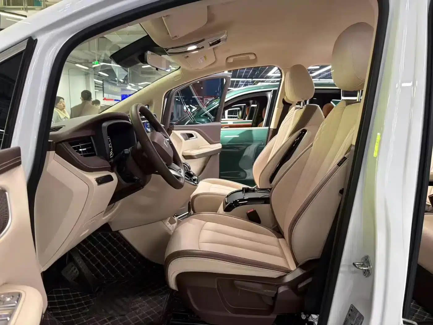 Bestune M9 2023 2.0T Premium Edition — миниатюра 8