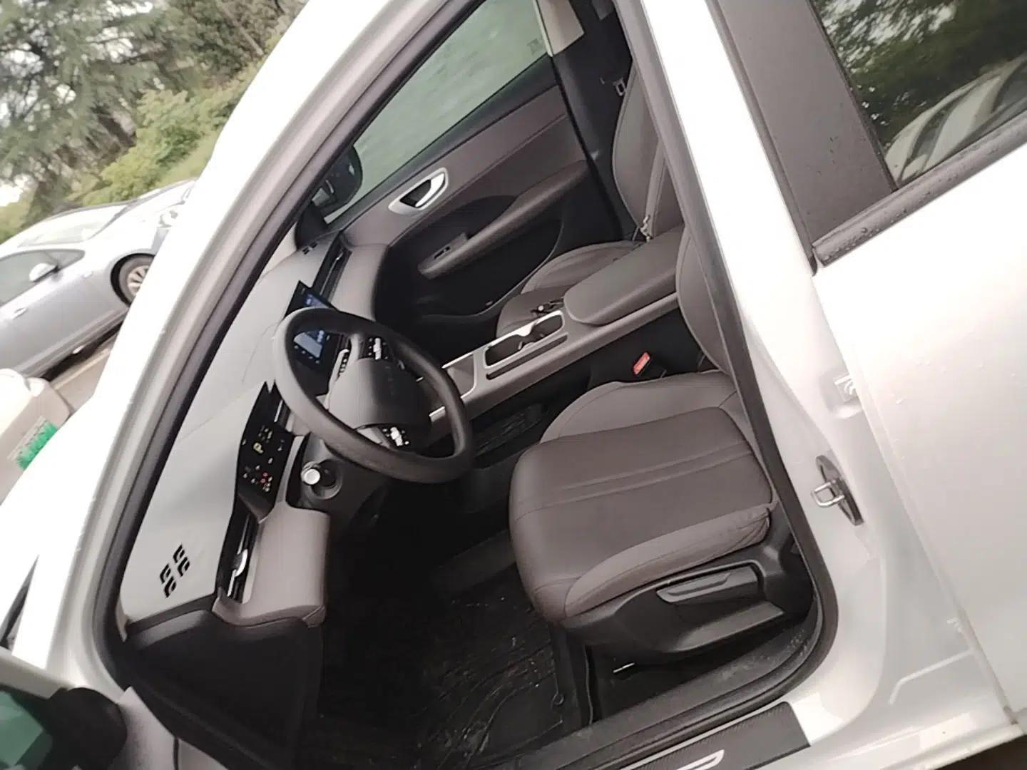 Roewe D6 2025 450 km Premium Edition — миниатюра 18