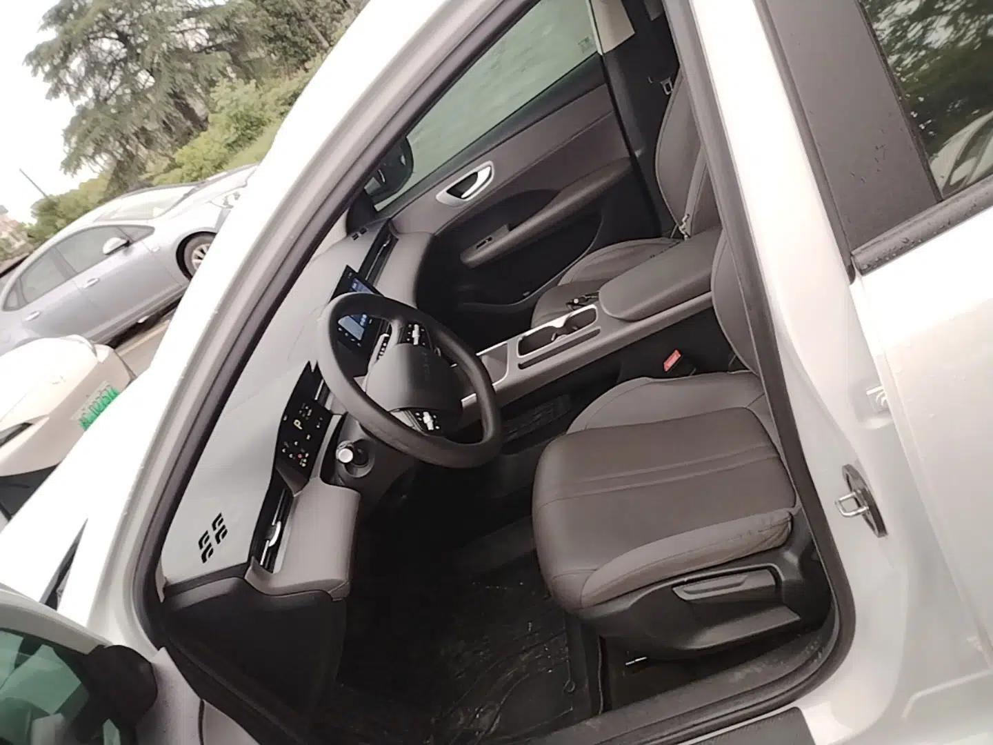 Roewe D6 2025 450 km Premium Edition — миниатюра 19