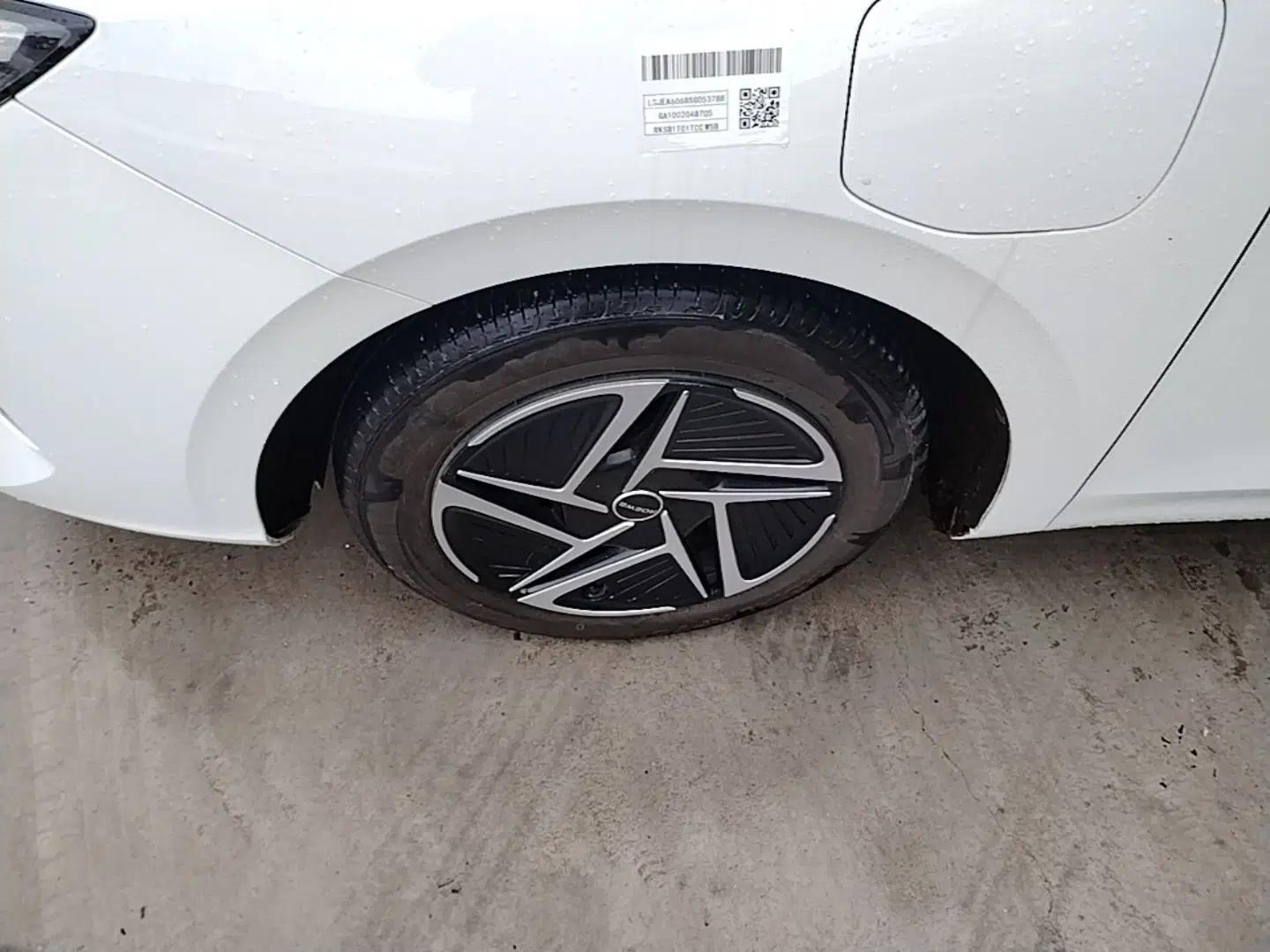 Roewe D6 2025 450 km Premium Edition — миниатюра 8