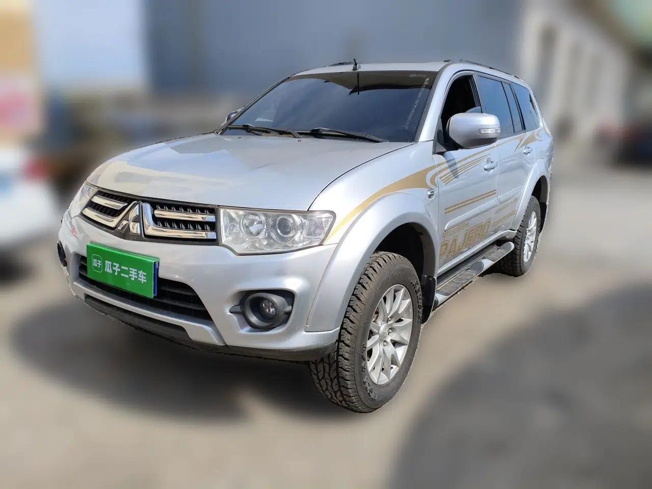Mitsubishi Pajero Sport 2013 3.0L Automatic Two-Wheel Drive Luxury Edition — миниатюра 1
