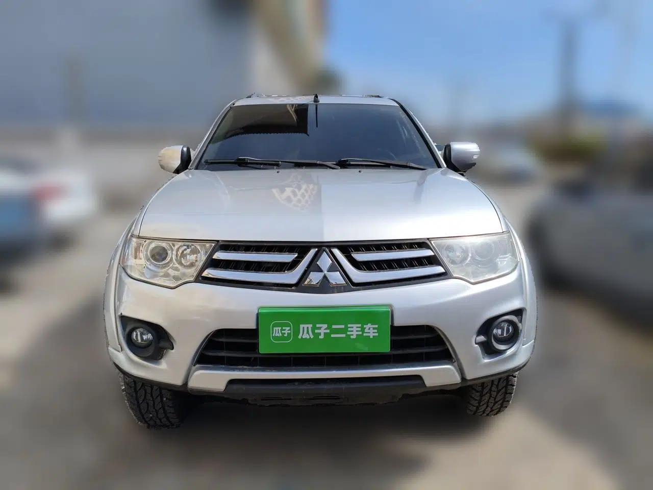 Mitsubishi Pajero Sport 2013 3.0L Automatic Two-Wheel Drive Luxury Edition — миниатюра 2