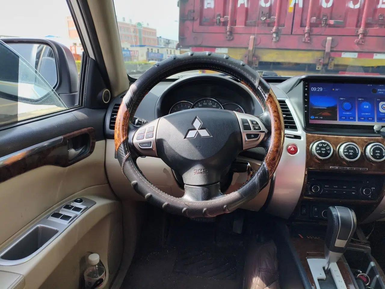 Mitsubishi Pajero Sport 2013 3.0L Automatic Two-Wheel Drive Luxury Edition — миниатюра 11