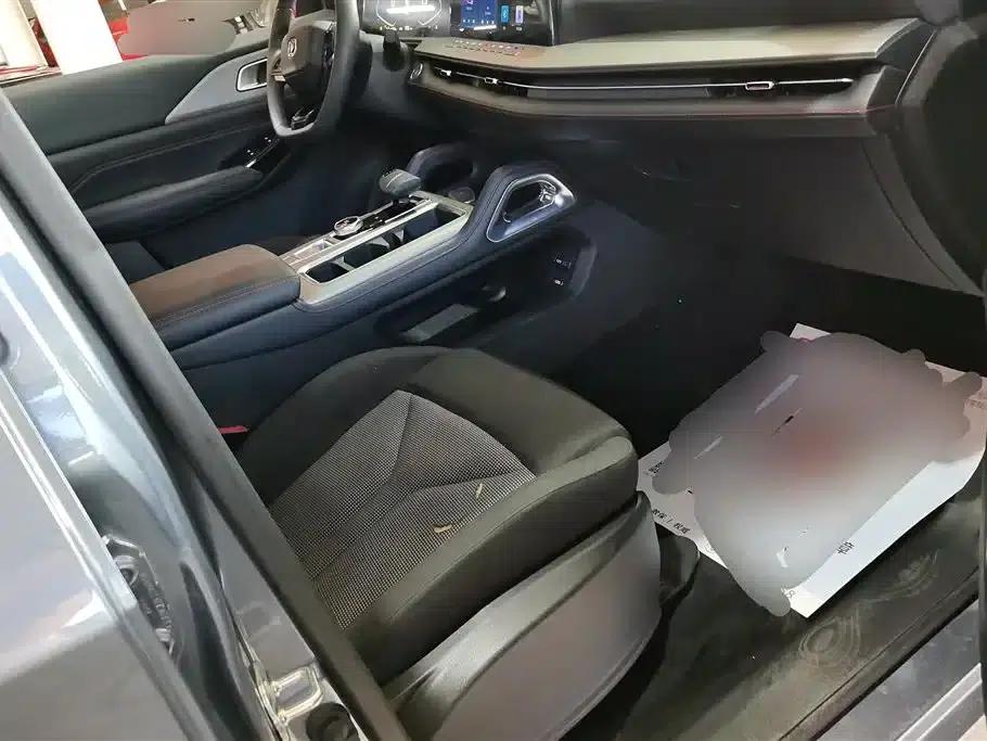 Changan F70 Blue Whale 2023 Model 2.0T Gasoline Automatic Two-Wheel Drive Wealth Creation Edition (Long Wheelbase) — миниатюра 8