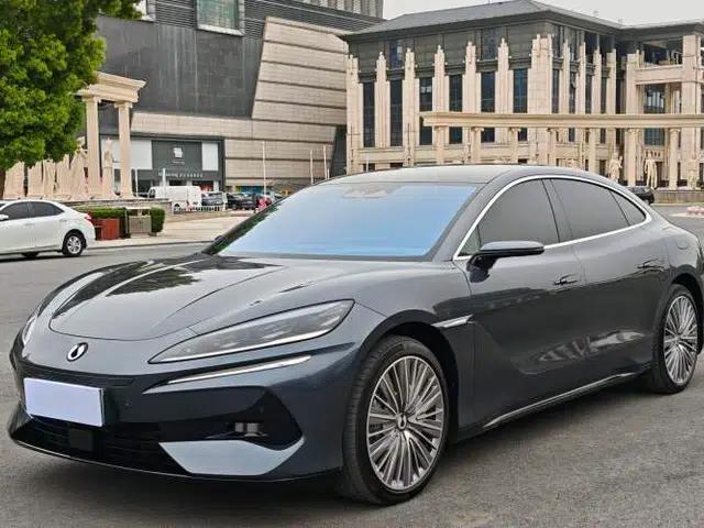 Denza Z9 2024 1100 km All-Wheel-Drive Ultra Version