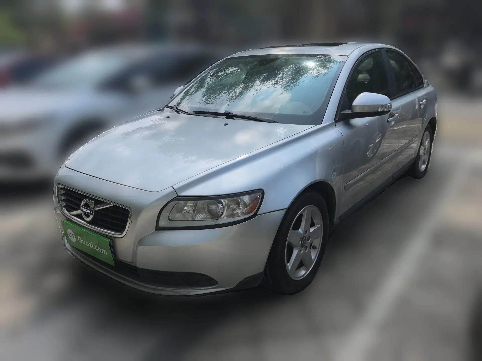 Volvo S40 2011 2.0L Automatic ZhiShang Edition — миниатюра 1