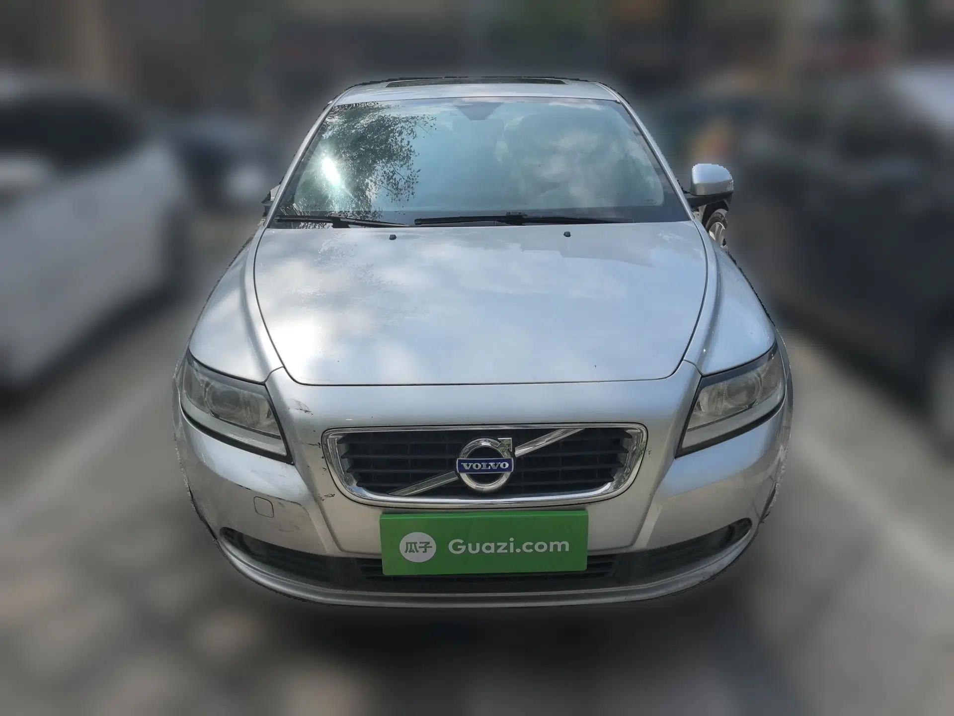 Volvo S40 2011 2.0L Automatic ZhiShang Edition — миниатюра 2