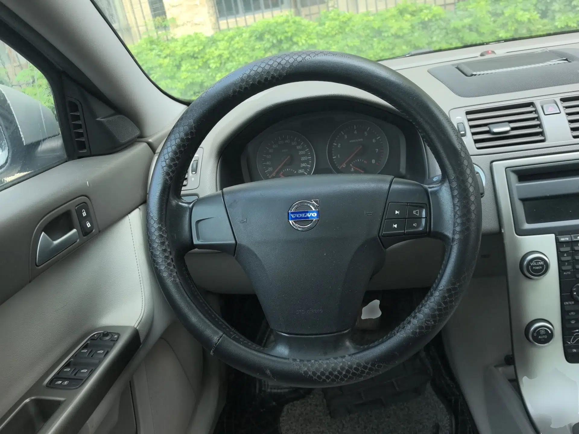 Volvo S40 2011 2.0L Automatic ZhiShang Edition — миниатюра 11