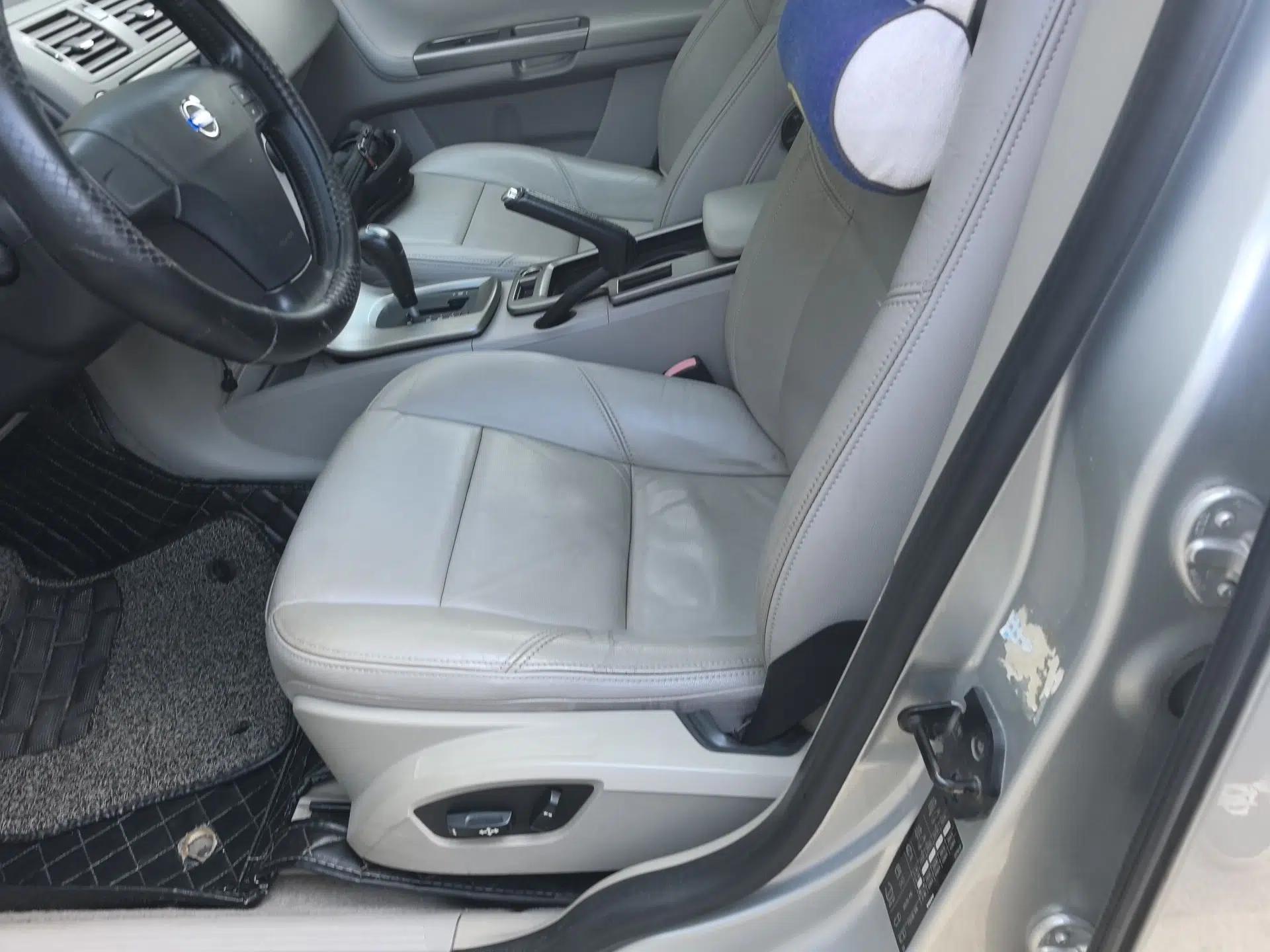 Volvo S40 2011 2.0L Automatic ZhiShang Edition — миниатюра 16