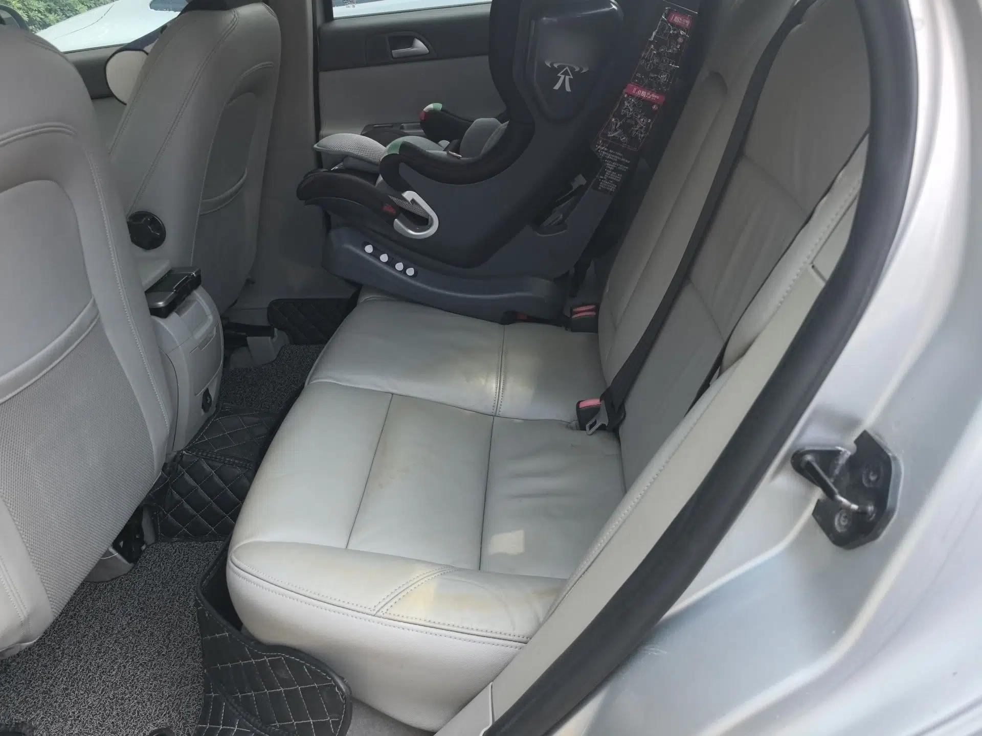 Volvo S40 2011 2.0L Automatic ZhiShang Edition — миниатюра 18
