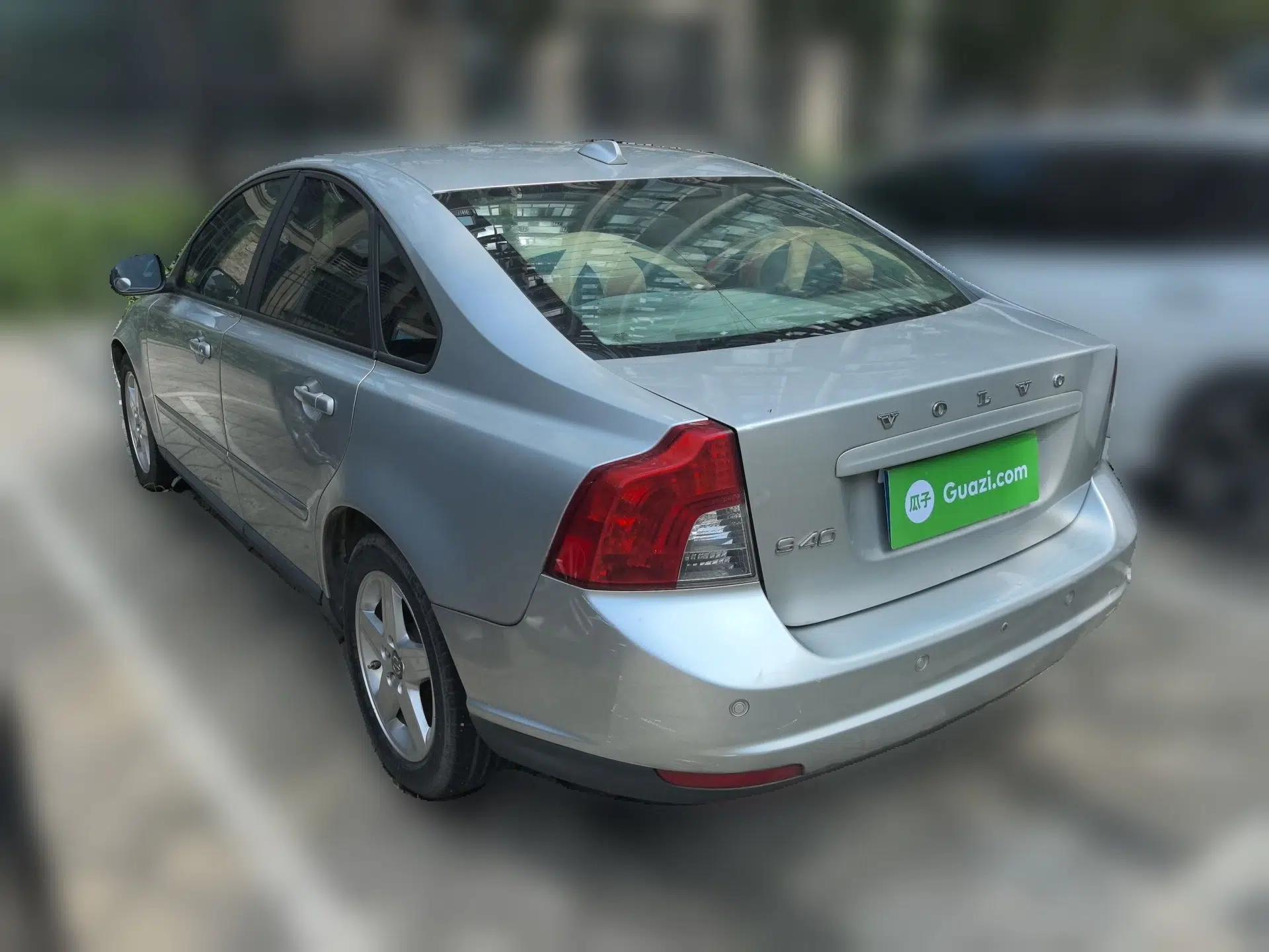 Volvo S40 2011 2.0L Automatic ZhiShang Edition — миниатюра 4