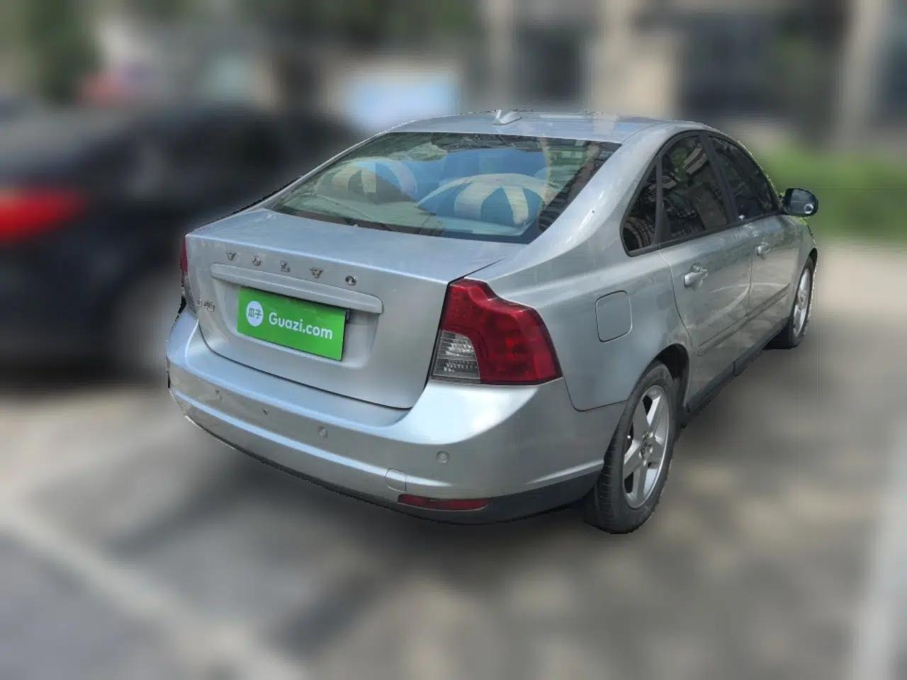 Volvo S40 2011 2.0L Automatic ZhiShang Edition — миниатюра 6