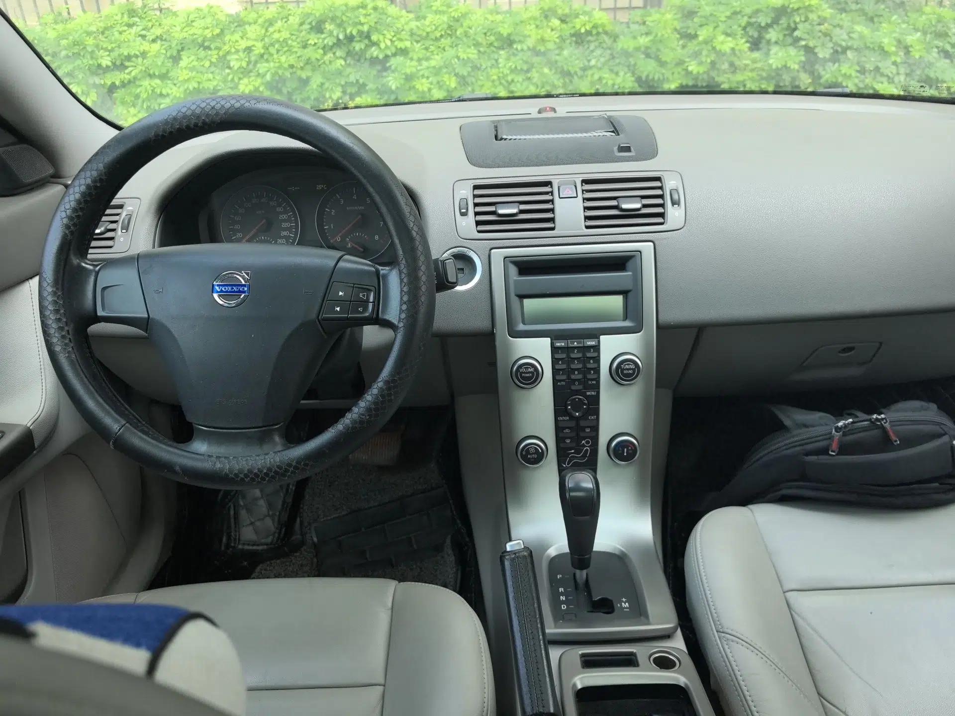 Volvo S40 2011 2.0L Automatic ZhiShang Edition — миниатюра 10