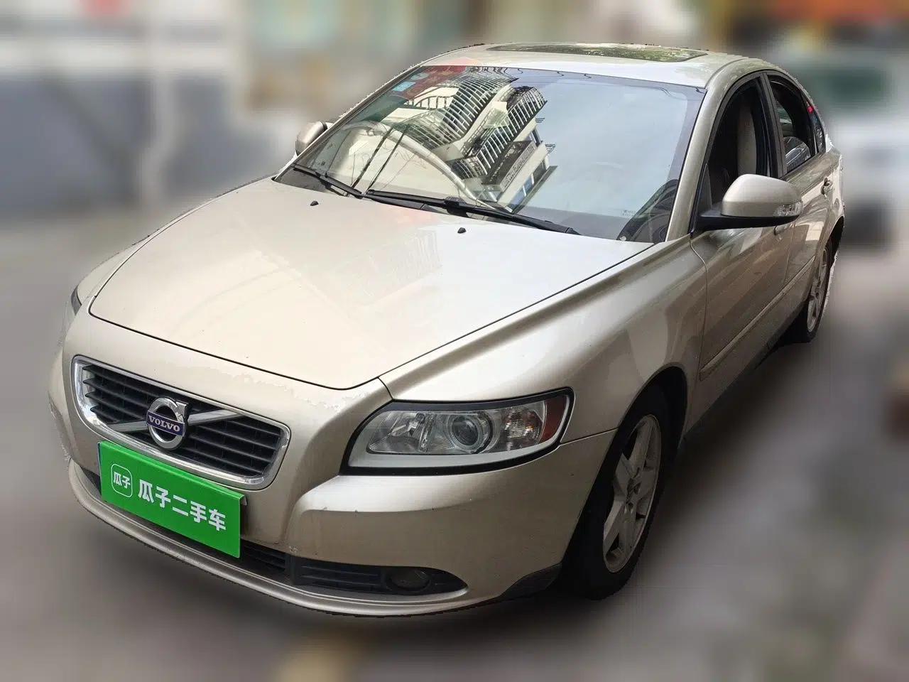 Volvo S40 2011 2.0L Automatic ZhiShang Edition — миниатюра 1