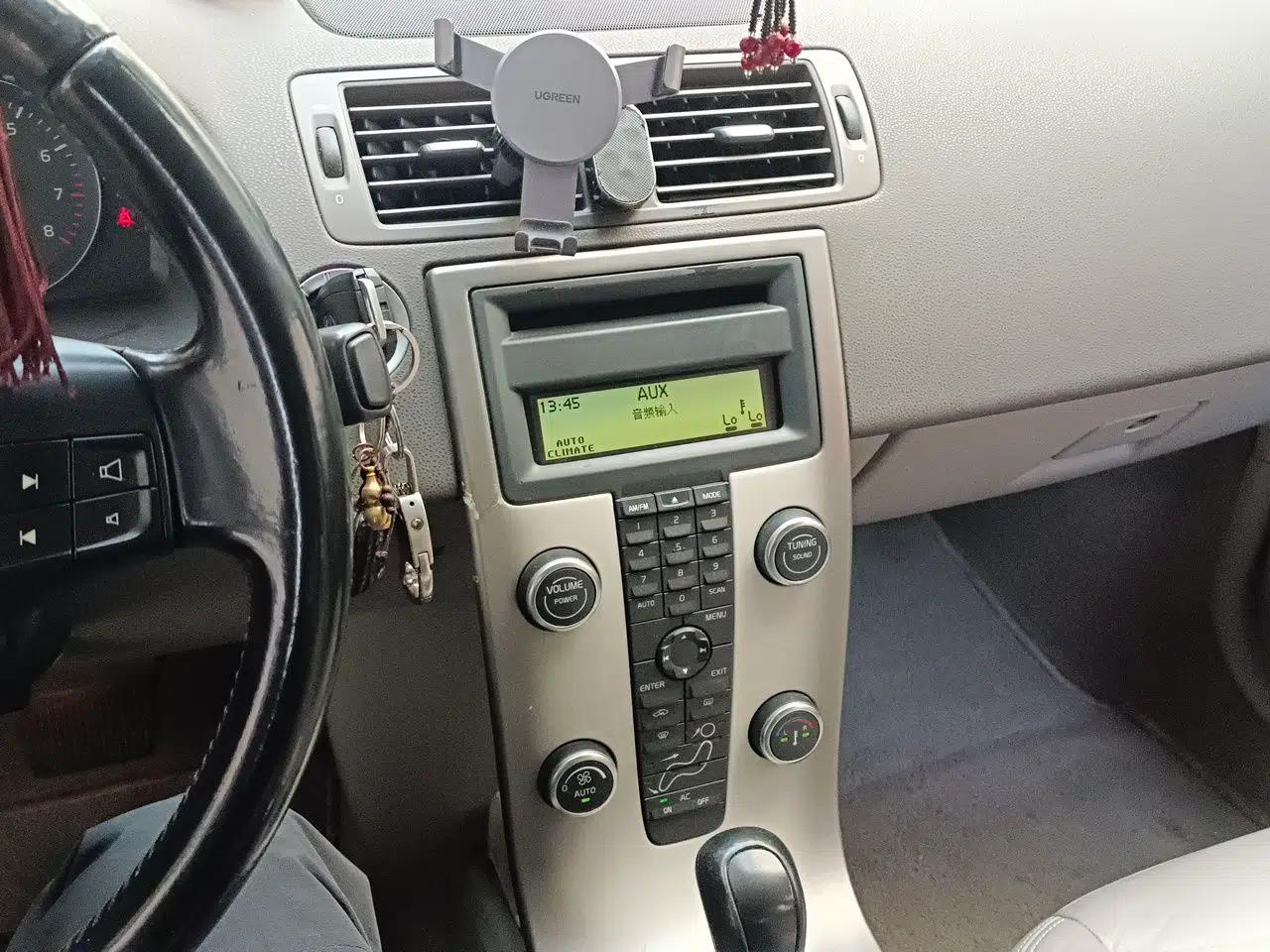 Volvo S40 2011 2.0L Automatic ZhiShang Edition — миниатюра 14