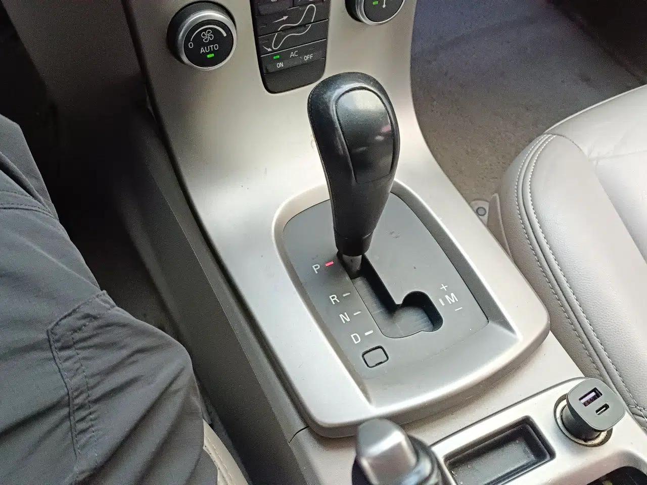 Volvo S40 2011 2.0L Automatic ZhiShang Edition — миниатюра 15